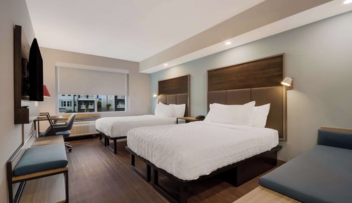Room, 2 Queen Beds, Accessible, Bathtub