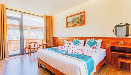 Deluxe Double Room, 1 Queen Bed, Balcony, Pool View