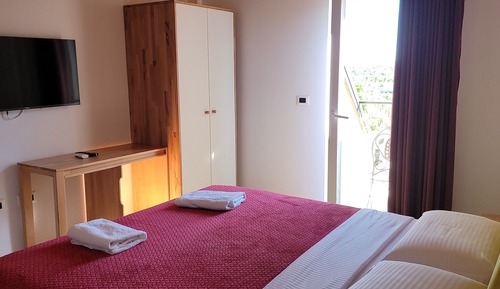 Standard Double Room, Balcony, Vineyard View