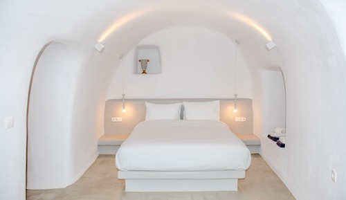 Executive Cave Suite with private pool & Sea View