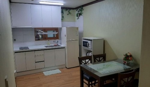Room (Room 101 (Family Room))