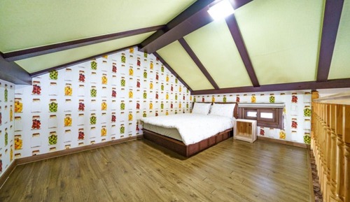 Room (Lavender)