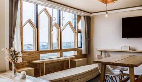 Room (No 301 (ocean view))