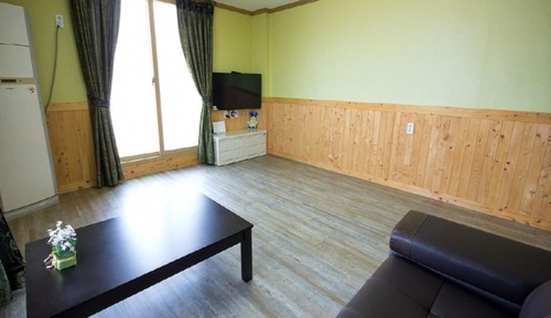 Room (Pyeonbaek No 1 (group))
