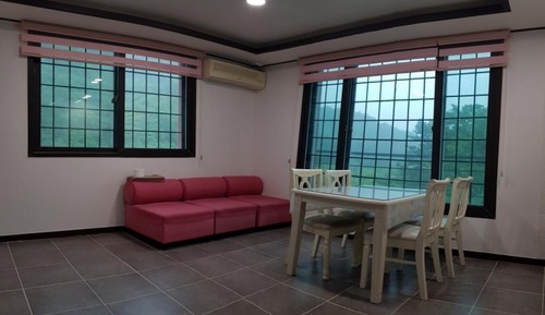 Room (Atti (two-story duplex))