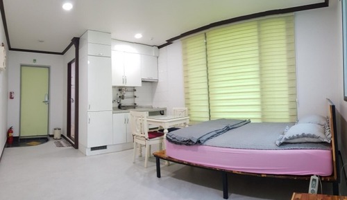 Room (Prettyness)