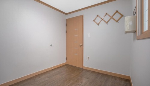 Room (Diamond No 2)