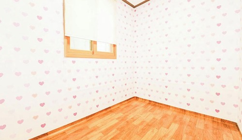 Room (Chrysanthemum)