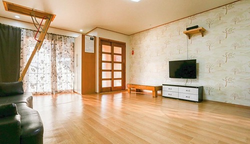 Room (Tomato (Duplex))