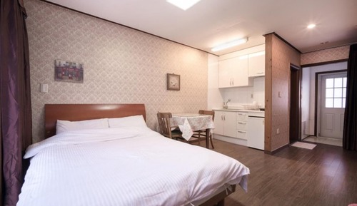 Room (ST room 103)