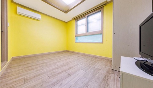 Room (Room 104 (Ondol))