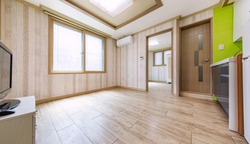 Room (Room 202 (Separate Bedroom))