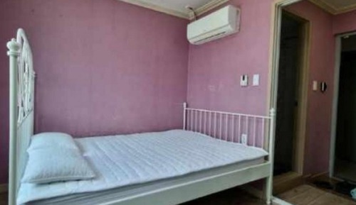 Room (Room 201 (Bedroom))