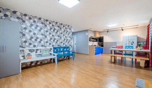 Room (Annex Building Room 3 (Group Family R)