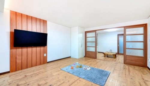 Room (No 501)
