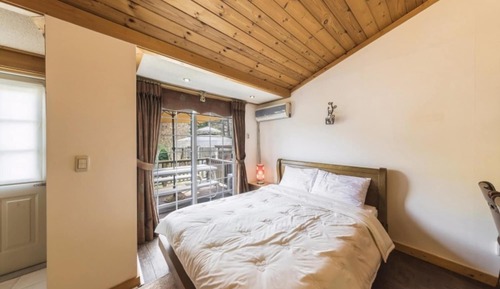 Room (Walnut Deluxe)