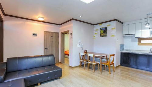 Room (Mar (group unshared house))