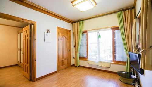 Room (Living room)