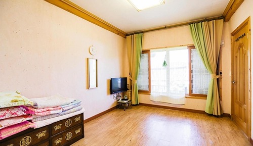 Room (One-Room)