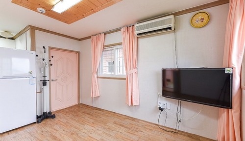 Room (Orchid)
