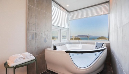 Room (Room 201 (Spa Ocean View))