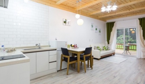 Room (Natural)