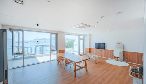 Room (Ocean Suite)