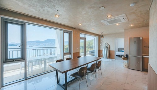 Room (Ocean Pool Villa)