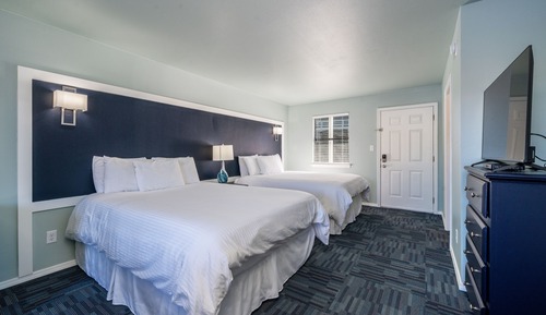 Deluxe Studio Suite, 2 Queen Beds, Lake View