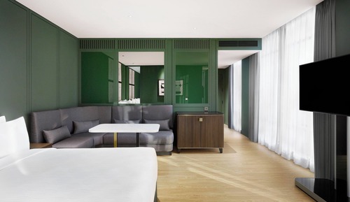Premier Room, 1 King Bed