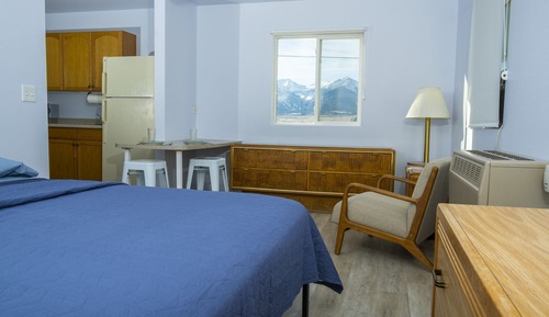Premier Studio Suite, 1 King Bed, Kitchen, Mountain View, No Pets Allowed