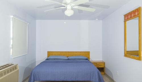 Deluxe Studio Suite, 1 Queen Bed, Kitchen, Pet Friendly