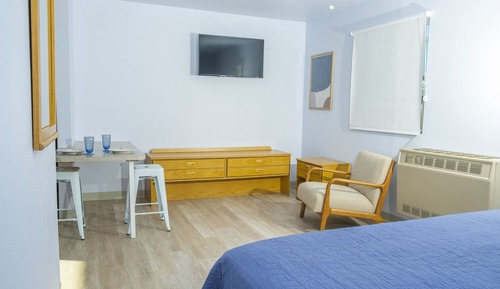 Deluxe Studio Suite, 1 King Bed, Kitchen, No Pets Allowed