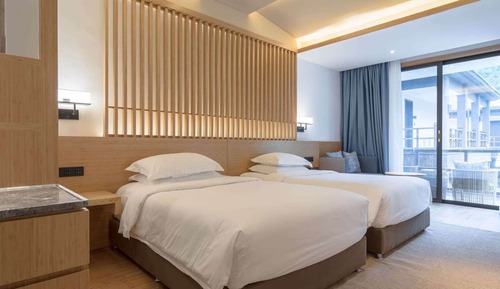 Room, 2 Twin Beds, Smoking, Mountain View