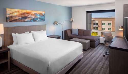 Room, 1 King Bed (Den)
