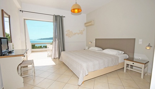 Basic Studio, Sea View