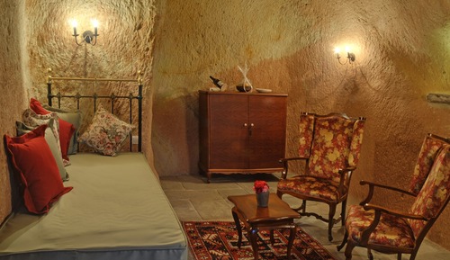 Honeymoon Cave Suite
