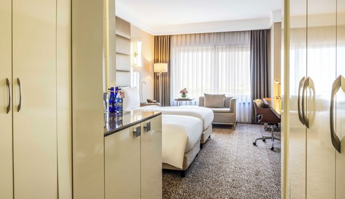 Deluxe Room, 2 Twin Beds, Accessible, Non Smoking