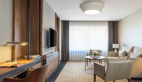 Executive Suite, 1 King Bed, Smoking