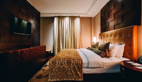 Junior Suite, 1 King Bed, Lake View
