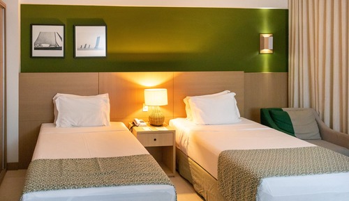 Family Room, 3 Twin Beds