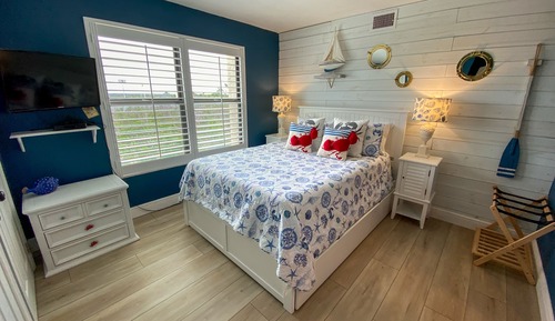Deluxe Condo, 2 Bedrooms, 2 Bathrooms (Waterfront)