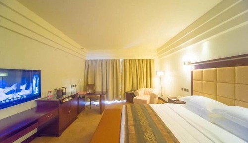 Business Room, 1 King Bed, City View