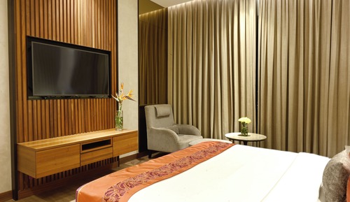 Deluxe Room, 1 King Bed, City View