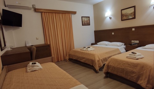 Quadruple Room, Partial Sea View