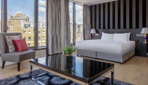 Family Room, 1 Queen Bed (Deluxe)