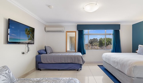 Family Studio, 1 King Bed, Kitchenette, Garden Area