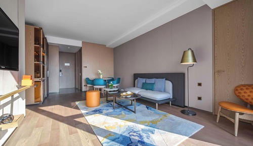 Suite, 1 King Bed