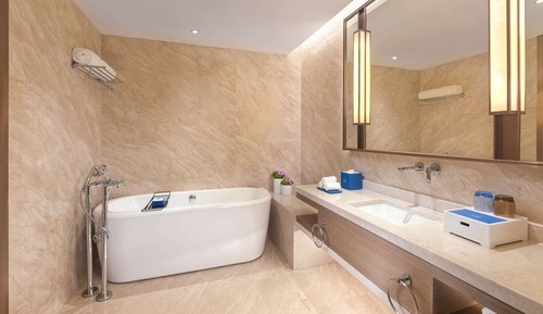 Superior Suite, 1 King Bed, Club Lounge Access