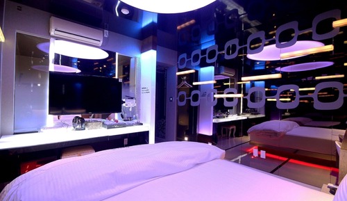 Room (Standard (Netflix Tving Watcha Disney)
